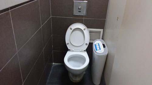 4-Star Toilet - Admiralty MRT Station 