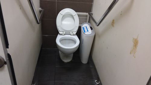 4-Star Toilet - Admiralty MRT Station 