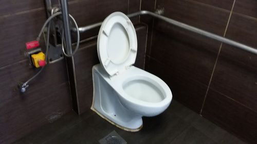4-Star Toilet - Kranji MRT Station 