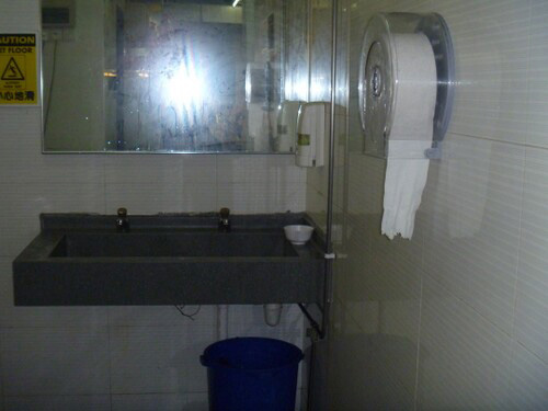 3-Star Toilet - CCMW Queens Street 