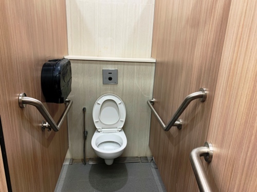 4-Star Toilet - Changi Business Park 9