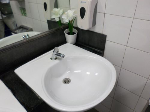 4-Star Toilet - Dakota MRT Station 