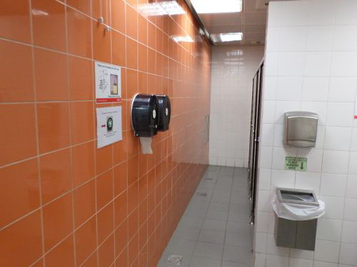 4-Star Toilet - Dakota MRT Station 