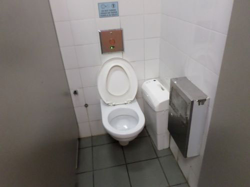 4-Star Toilet - Dakota MRT Station 