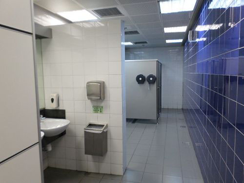 4-Star Toilet - Dakota MRT Station 