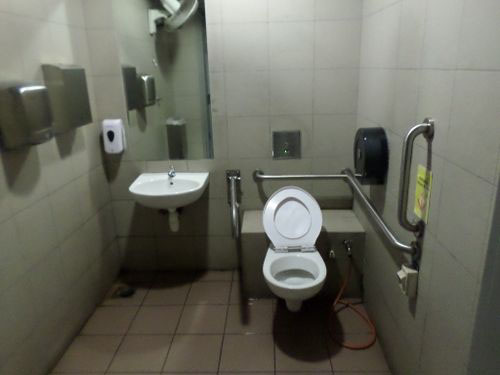 4-Star Toilet - Bayfront MRT Station 