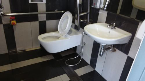4-Star Toilet - Woodlands MRT Station 
