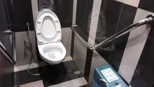 4-Star Toilet - Woodlands MRT Station 