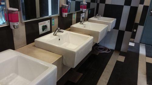 4-Star Toilet - Woodlands MRT Station 