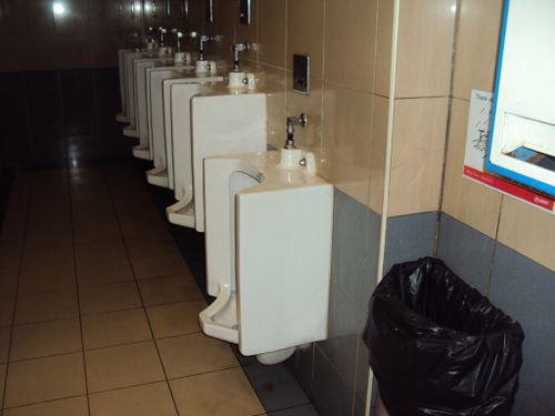 4-Star Toilet - City Hall MRT Station 