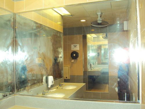 4-Star Toilet - City Hall MRT Station 