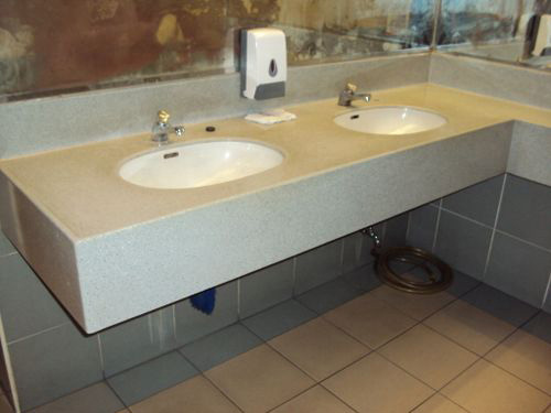 4-Star Toilet - City Hall MRT Station 