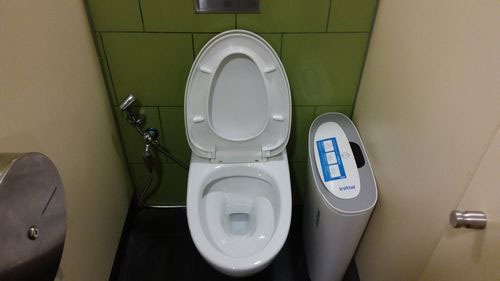 4-Star Toilet - DT21 Bencoolen Station