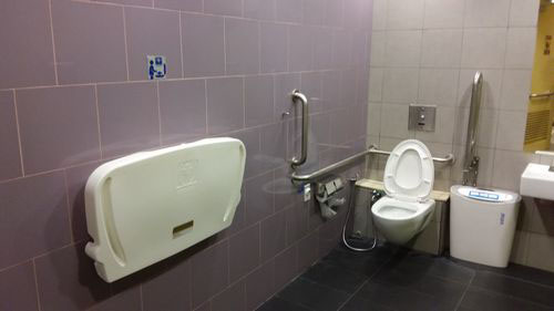 4-Star Toilet - DT21 Bencoolen Station