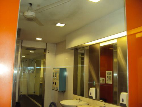 4-Star Toilet - Dhoby Ghaut MRT Station 