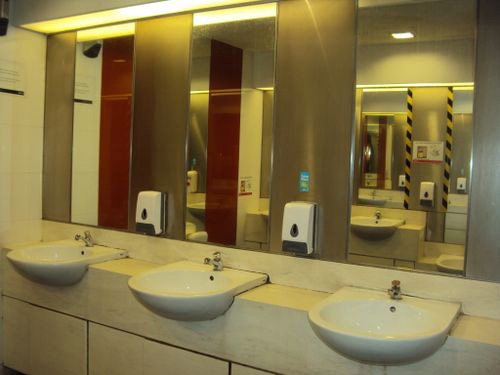 4-Star Toilet - Dhoby Ghaut MRT Station 