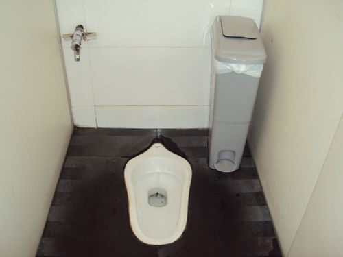 4-Star Toilet - Dhoby Ghaut MRT Station 