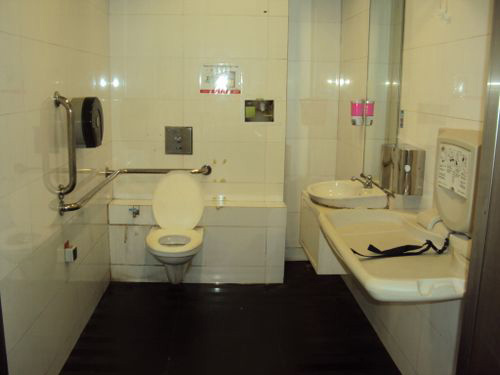 4-Star Toilet - Dhoby Ghaut MRT Station 