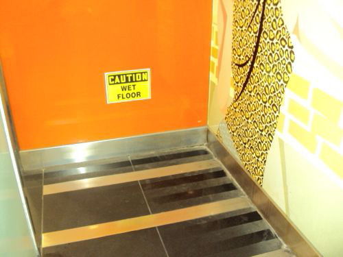 4-Star Toilet - Dhoby Ghaut MRT Station 