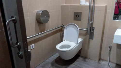 4-Star Toilet - Loyang Point Shopping Centre