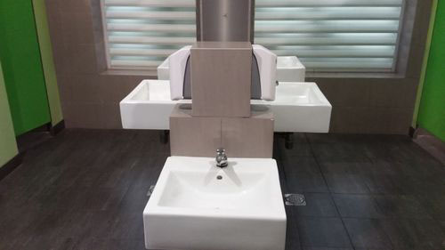 4-Star Toilet - Buona Vista MRT Station (EW 21)