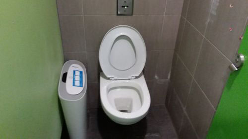 4-Star Toilet - Buona Vista MRT Station (EW 21)