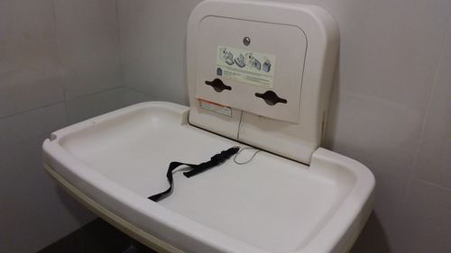 4-Star Toilet - Jurong East MRT Station (EW24)