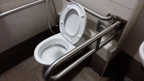 4-Star Toilet - Jurong East MRT Station (EW24)