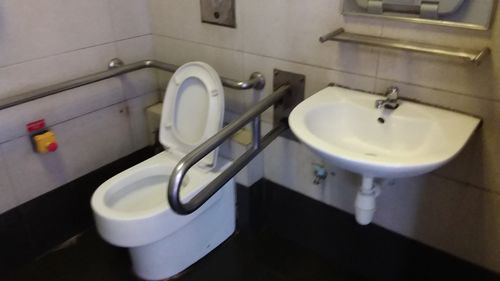 4-Star Toilet - Lakeside MRT Station (EW 26)