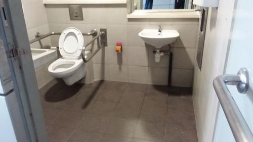 4-Star Toilet - Pioneer MRT Station (EW 28)