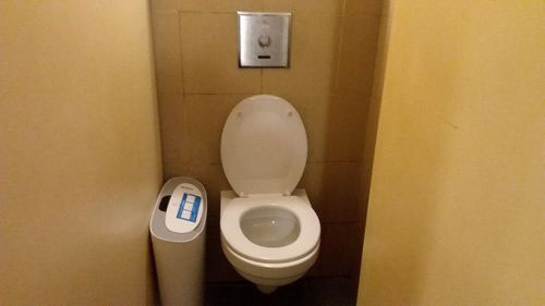 4-Star Toilet - Queenstown MRT Station (EW19)