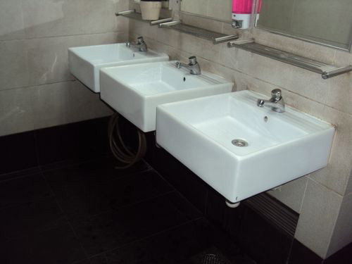 4-Star Toilet - Braddell MRT Station 