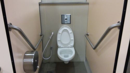 4-Star Toilet - Newton MRT Station (DT11)