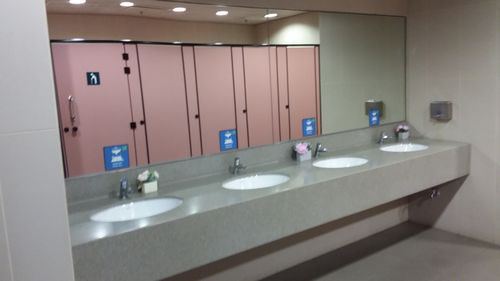 4-Star Toilet - Newton MRT Station (DT11)