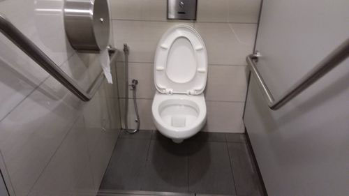 4-Star Toilet - Macpherson MRT Station (DT26)