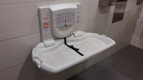 4-Star Toilet - Macpherson MRT Station (DT26)