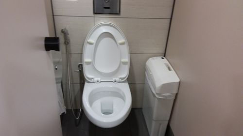 4-Star Toilet - Macpherson MRT Station (DT26)