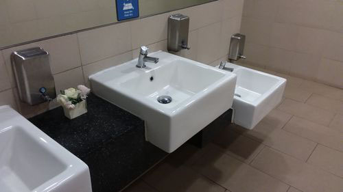 4-Star Toilet - Botanic Garden MRT Station (DT9)