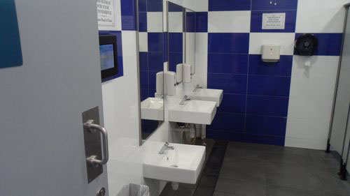 4-Star Toilet - Kovan MRT (NE13)