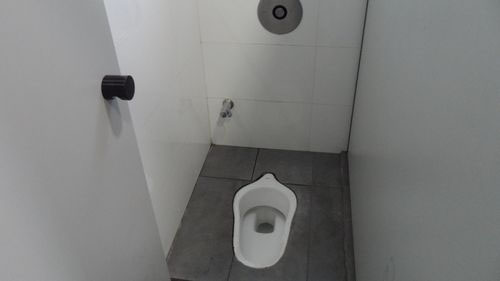 4-Star Toilet - Kovan MRT (NE13)