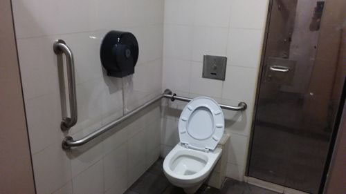 4-Star Toilet - Sengkang MRT Staton (NE16)