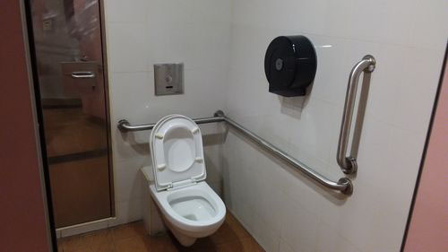 4-Star Toilet - Sengkang MRT Staton (NE16)