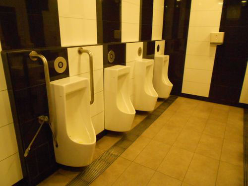 4-Star Toilet - Outram MRT Station (NE3)