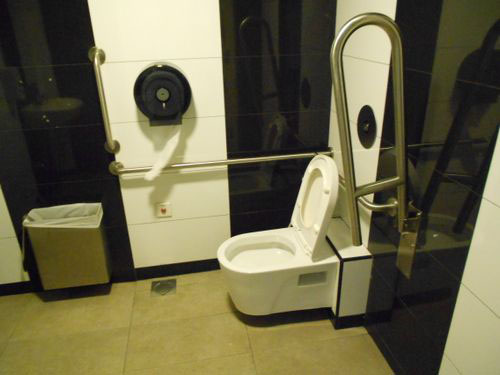 4-Star Toilet - Outram MRT Station (NE3)