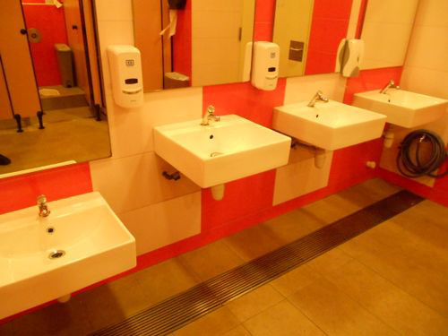 4-Star Toilet - Outram MRT Station (NE3)