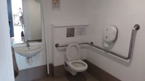 4-Star Toilet - Yio Chu Kang MRT Station (NS15)