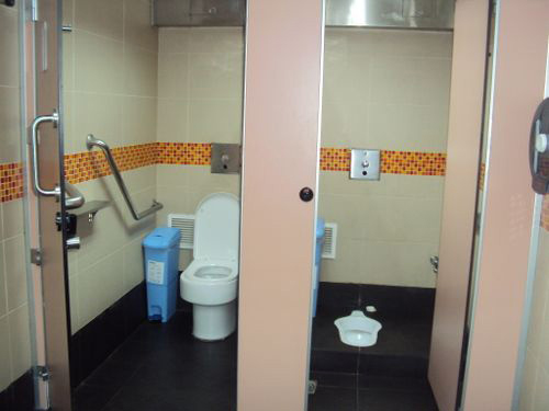 4-Star Toilet - Newton MRT Station 