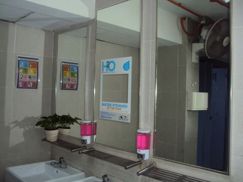 4-Star Toilet - Newton MRT Station 