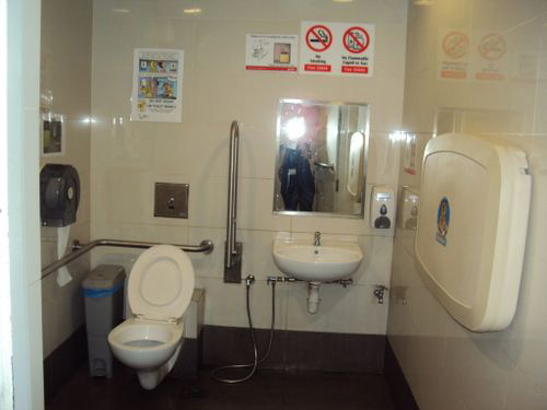 4-Star Toilet - Orchard MRT Station 