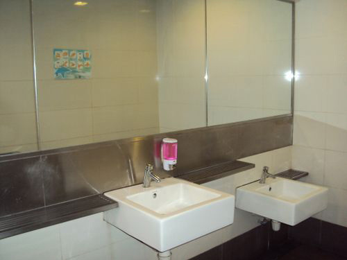 4-Star Toilet - Orchard MRT Station 